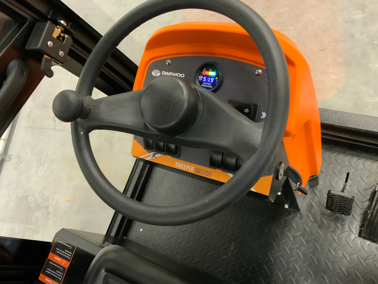 Daewoo DAS100 Kehrmaschine mit Kabine