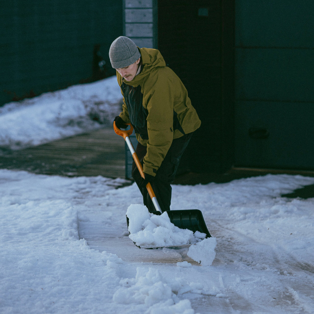 Fiskars Schneeräumer SnowXpert