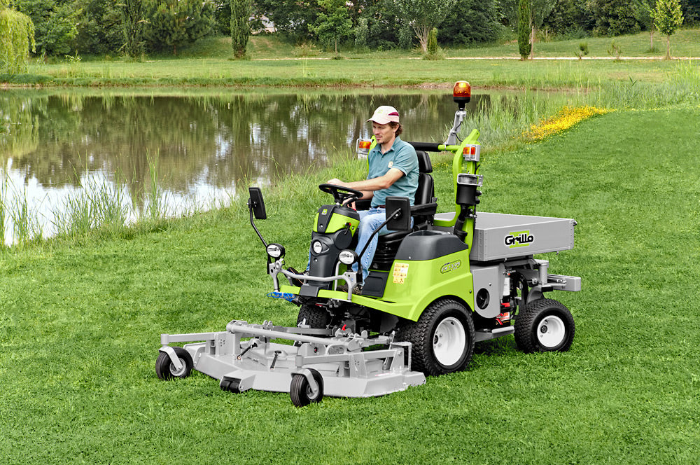 Grillo Aufsitzmäher mit Mähdeck ohne Sammeln FM 13.09 4WD