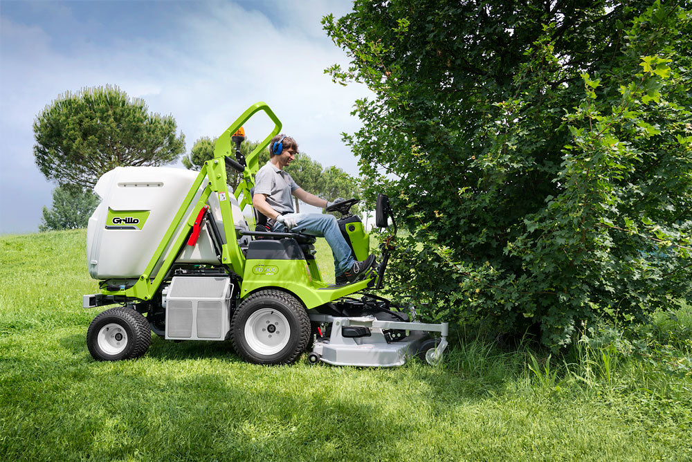 Grillo Aufsitzmäher mit Mähdeck FD 900 4WD