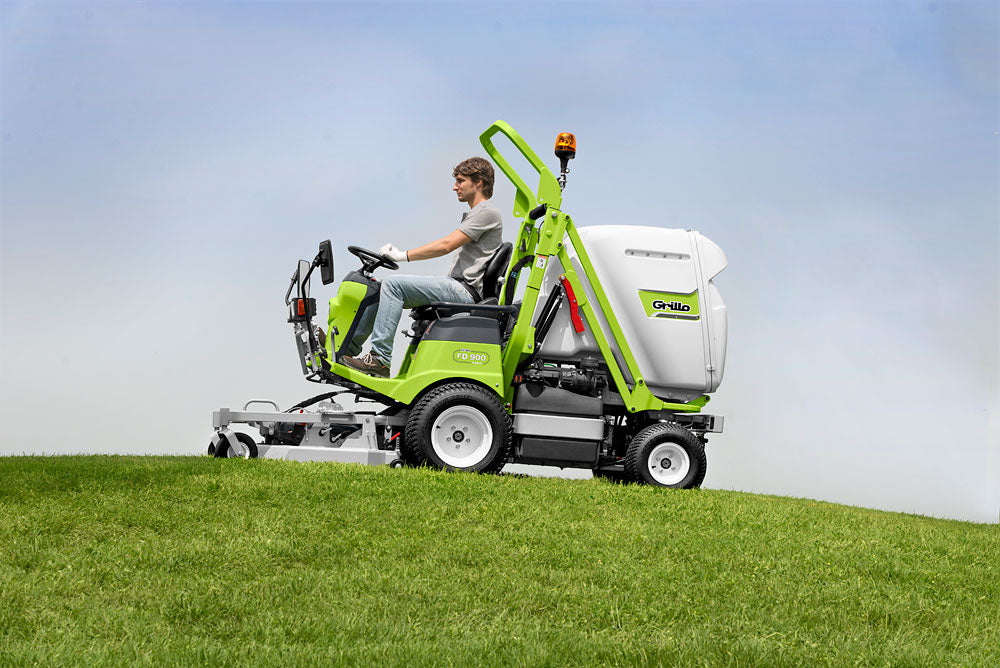 Grillo Aufsitzmäher mit Mähdeck FD 900 4WD