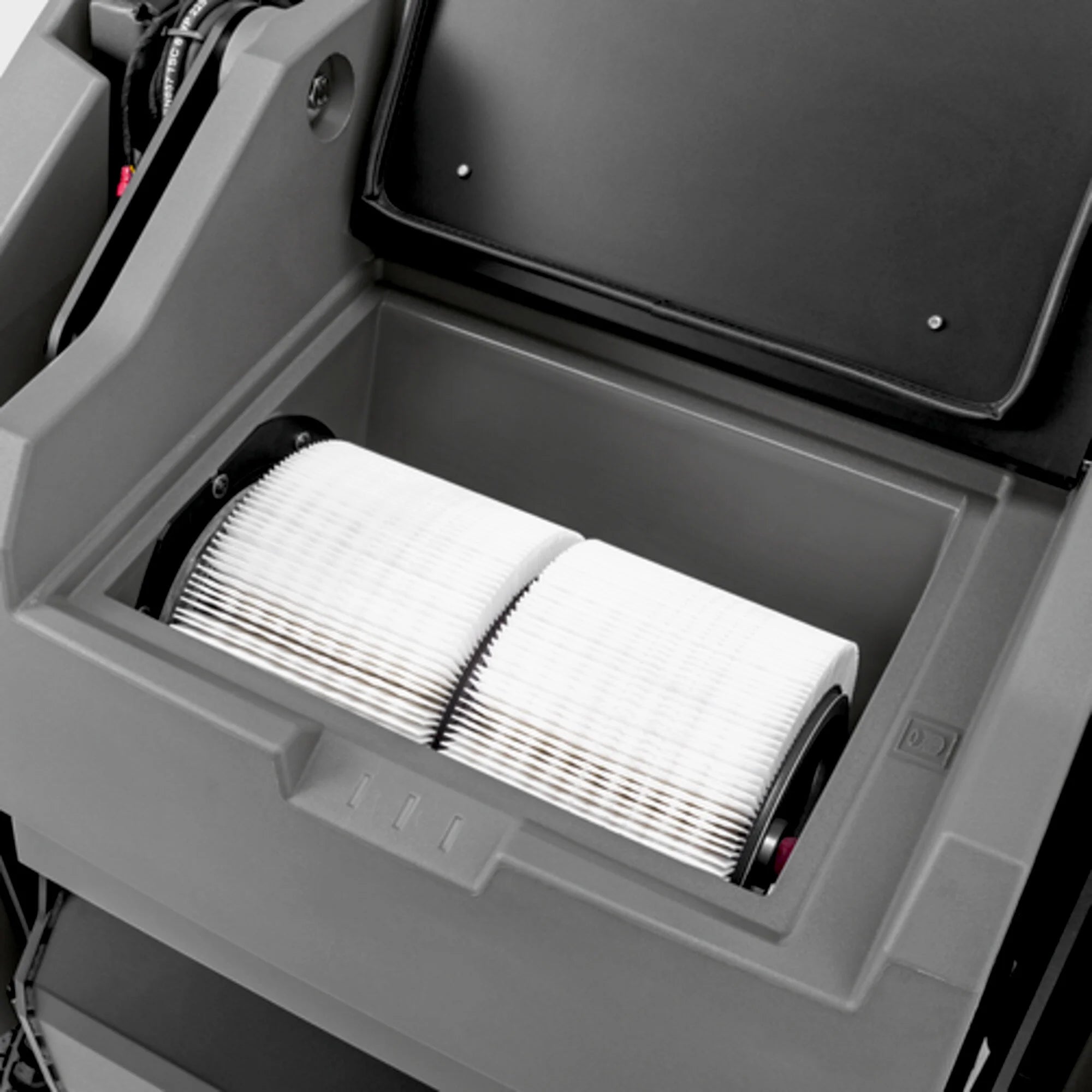 Kaercher-KM-100120-R-G-Aufsitz-Kehrsaugmaschinen5