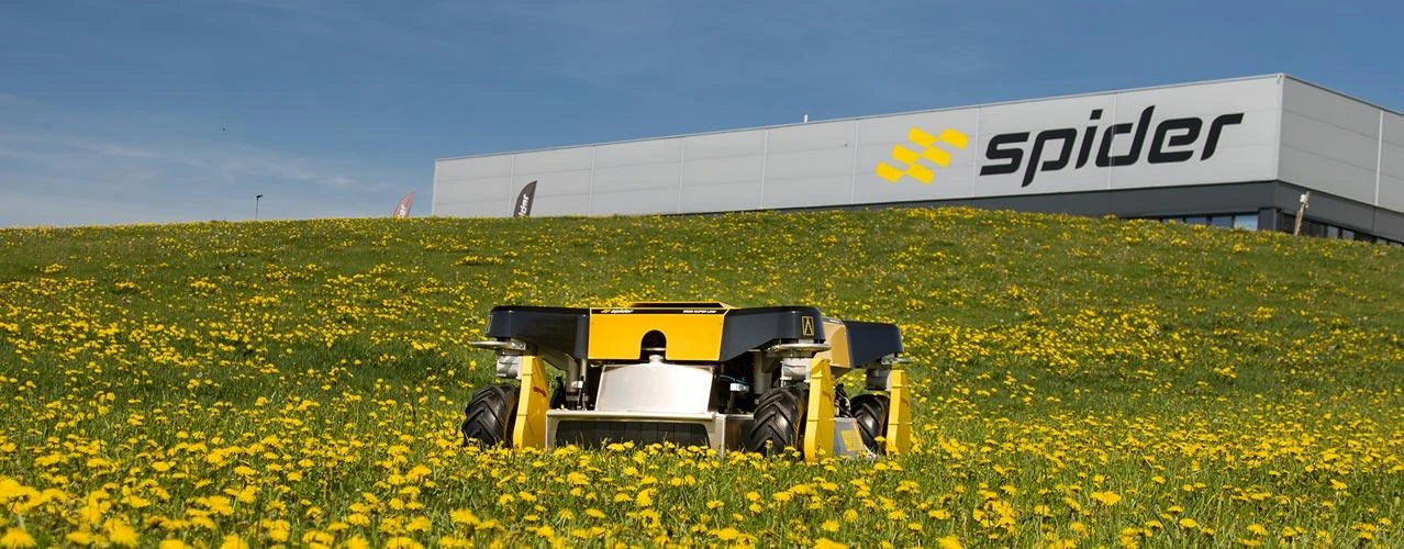 Spider 2SGS SUPERLOW EFI Großflächenmäher und Böschungsmäher ohne Seilwinde, Höhe nur 71 cm, perfekt für Solarpark Pflege