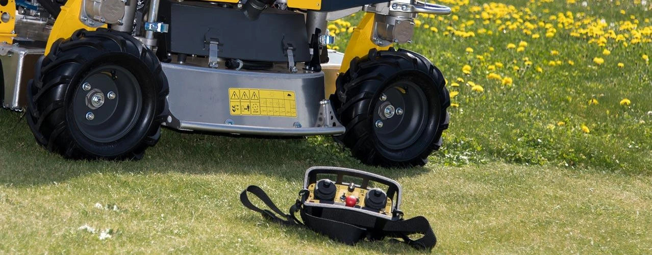 Spider 2SGS SUPERLOW EFI Großflächenmäher und Böschungsmäher ohne Seilwinde, Höhe nur 71 cm, perfekt für Solarpark Pflege