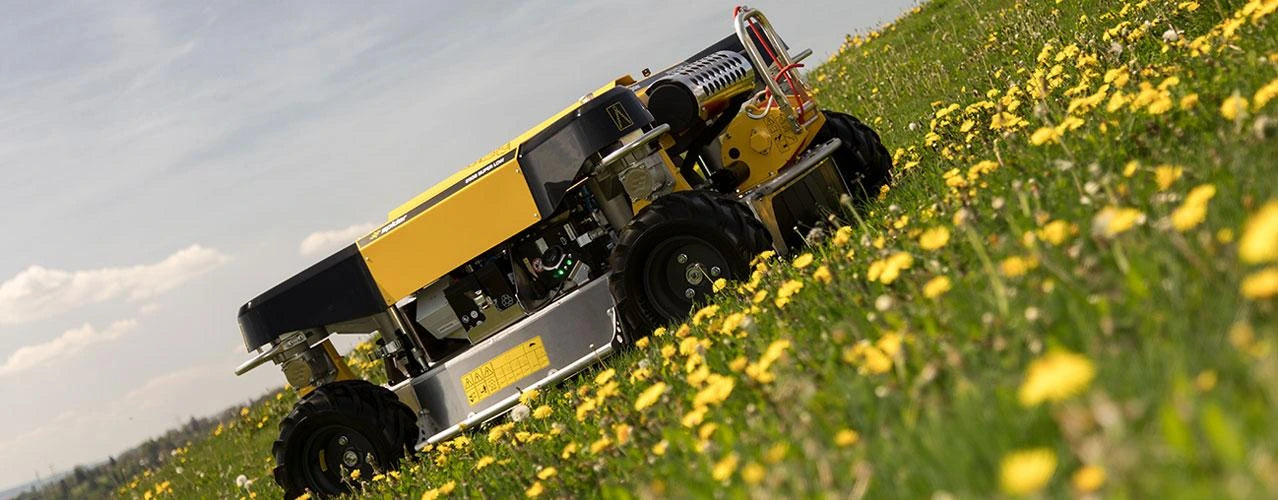 Spider 2SGS SUPERLOW EFI Großflächenmäher und Böschungsmäher mit Seilwinde, Höhe nur 71 cm, perfekt für Solarpark Pflege