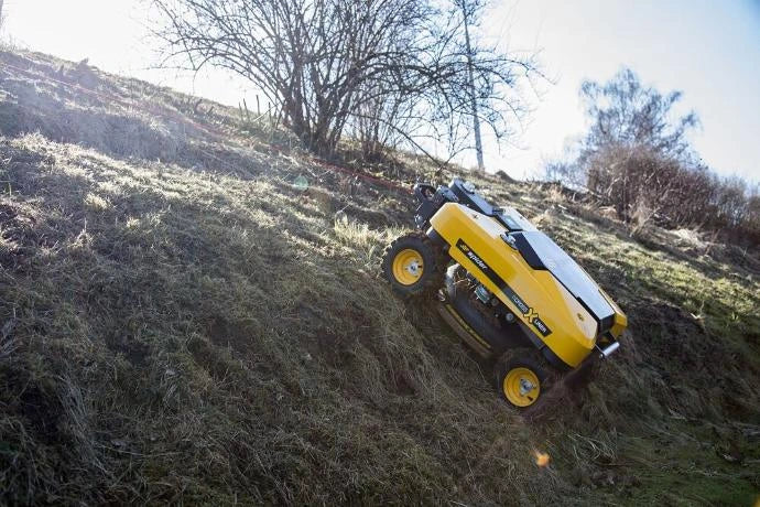 Spider E-CROSS LINER vollelektrischer Großflächenmäher ohne Seilwinde mit Schleuderwendung