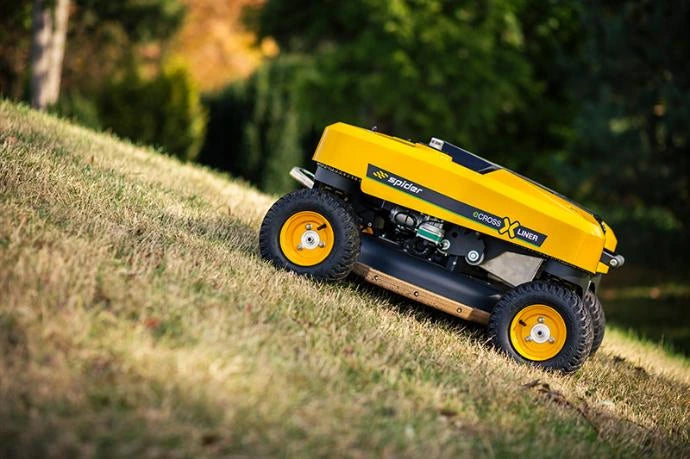 Spider E-CROSS LINER vollelektrischer Großflächenmäher ohne Seilwinde mit Schleuderwendung