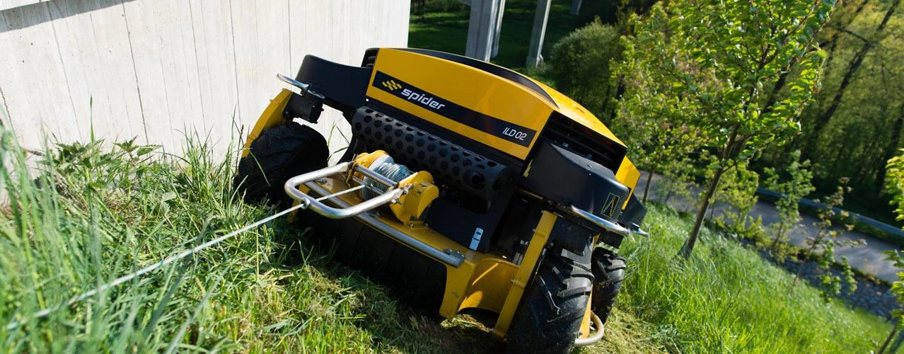 Spider ILD 02 EFI Großflächenmäher und Böschungsmäher mit Seilwinde und Schleuderwendung