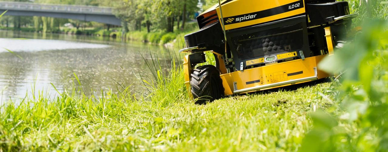 Spider ILD 02 EFI Großflächenmäher und Böschungsmäher mit Seilwinde und Schleuderwendung