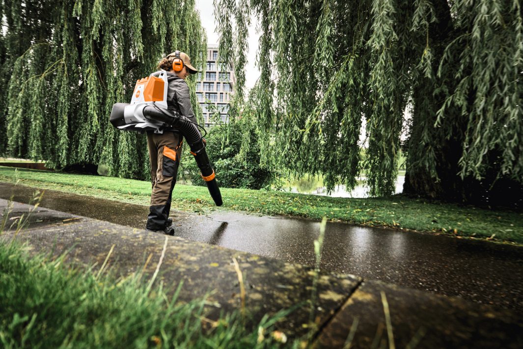 Stihl BRA 200 Akku-Laubbläser ohne Akku und Ladegerät