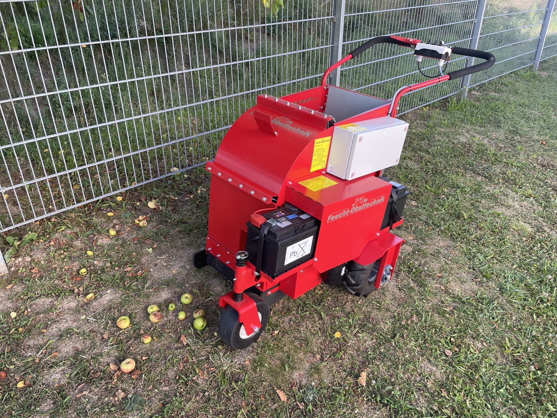 Feucht Obsttechnik Obstauflesemaschine/ Obstaufsammelmaschine OB 40