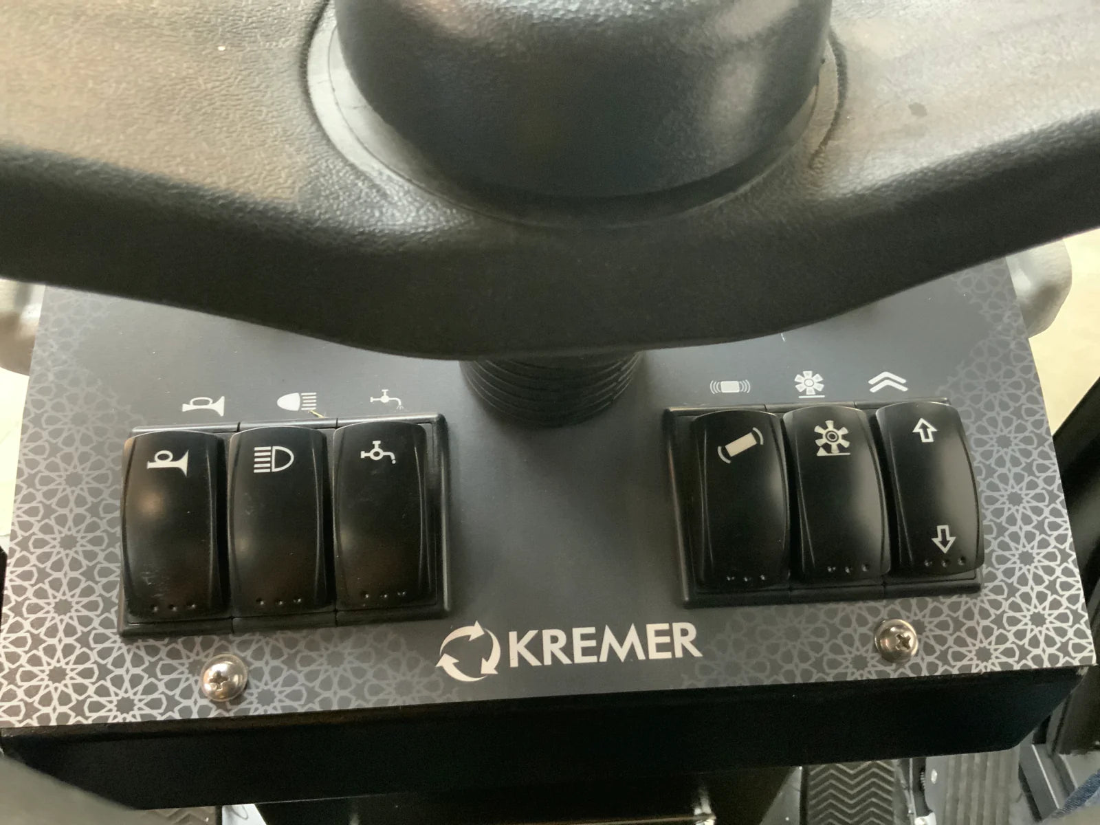 Kremer KRS100 Kehrmaschine mit Kabine