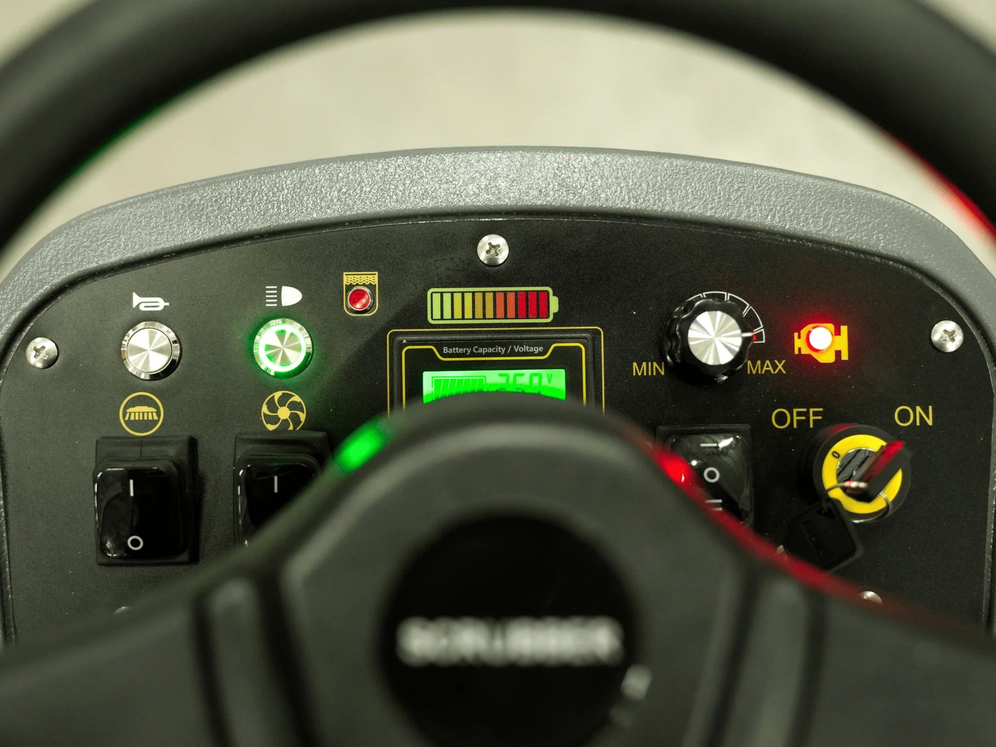 Graefer Aufsitz-Scheuersaugmaschine SM80S-PRO mit Doppelbürste