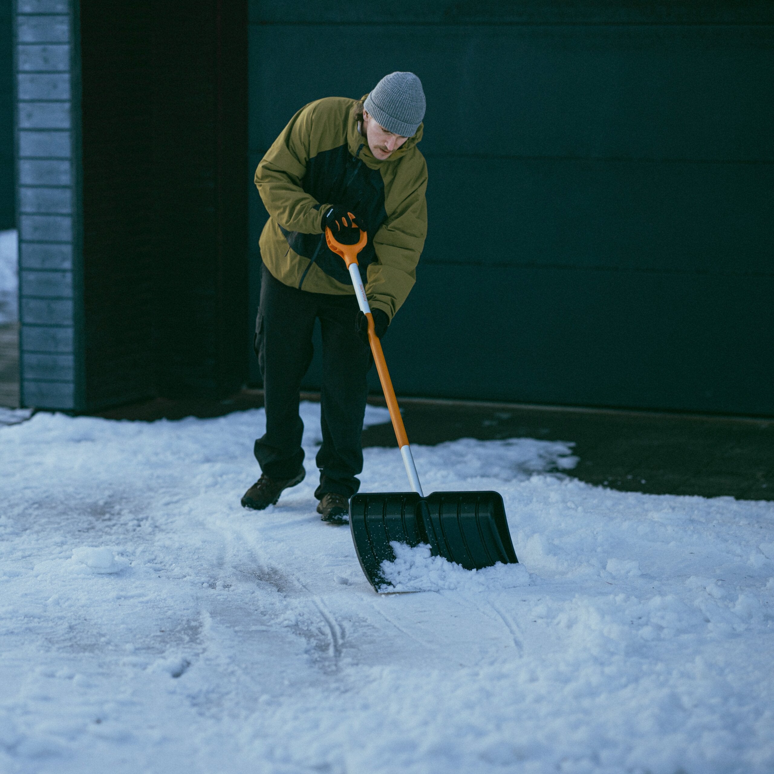 Fiskars Schneeräumer SnowXpert