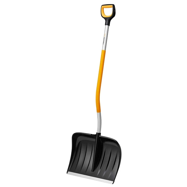 Fiskars X-series Schneeräumer gebogen