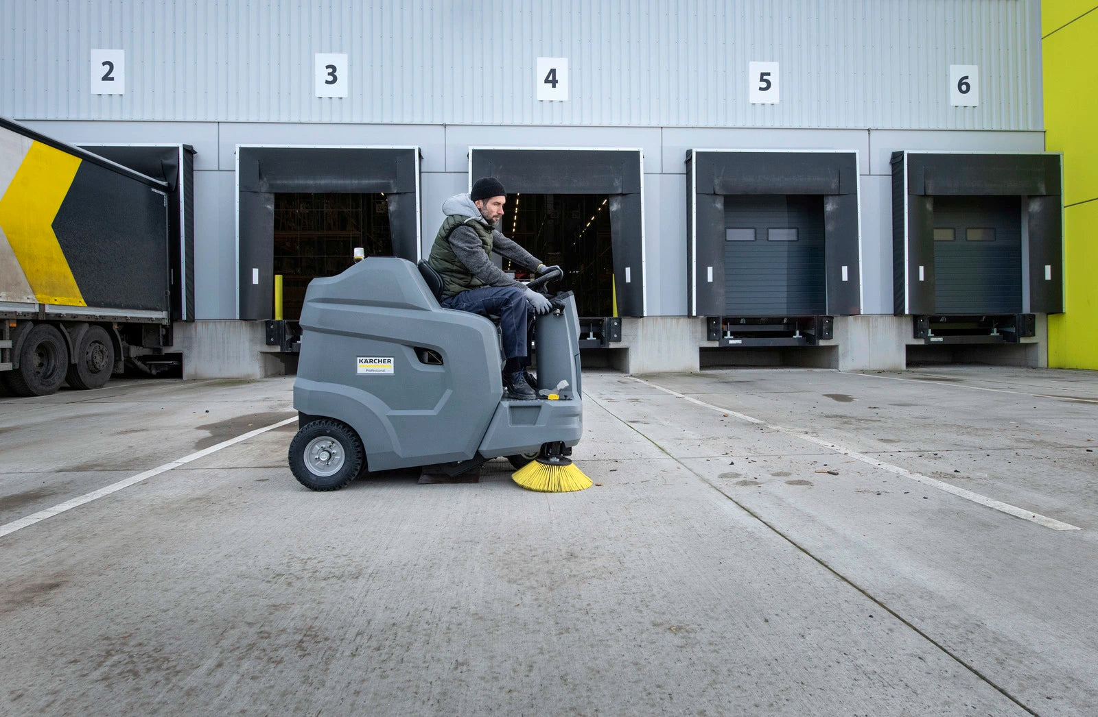 Kaercher-KM-100120-R-G-2SB-Aufsitz-Kehrsaugmaschinen5
