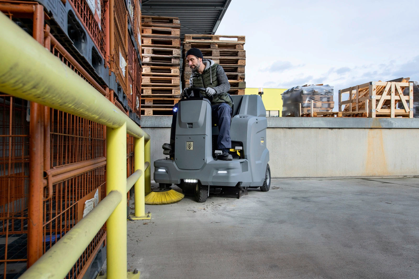 Kaercher-KM-100120-R-G-Aufsitz-Kehrsaugmaschinen2