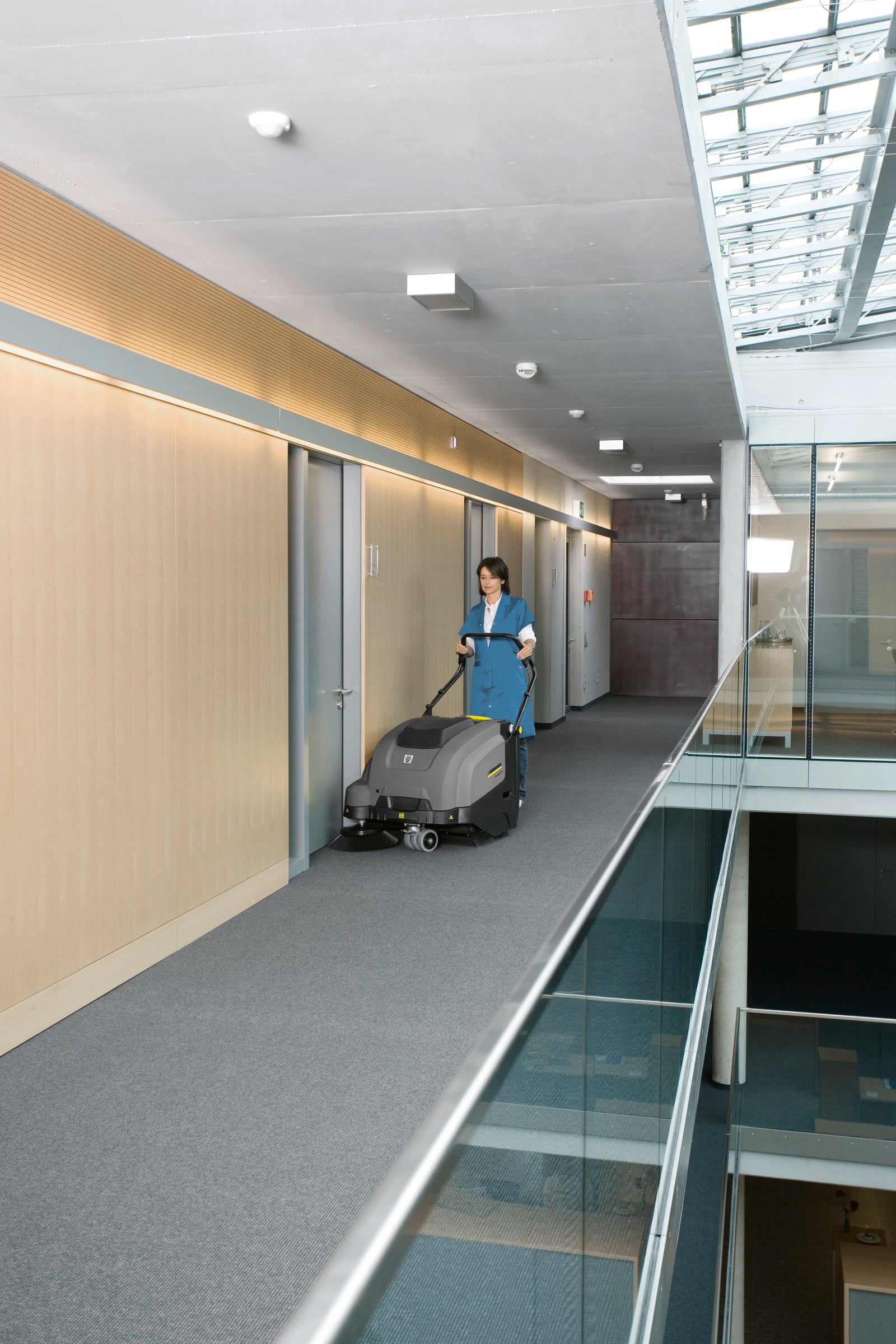 Kaercher-KM-7540-W-Bp-Pack-Handgefuehrte-Kehr-Kehrsaugmaschinen4