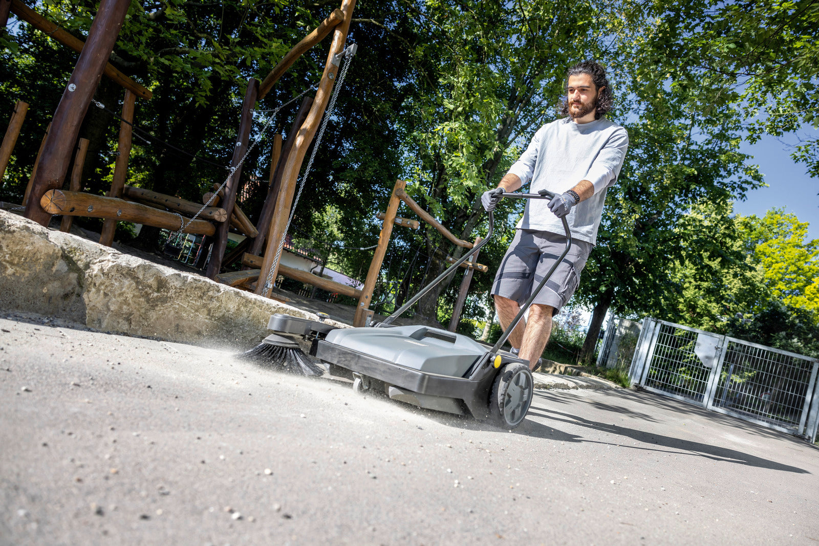 KaercherKM7015CClassicHandgefuehrteKehr-Kehrsaugmaschinen3