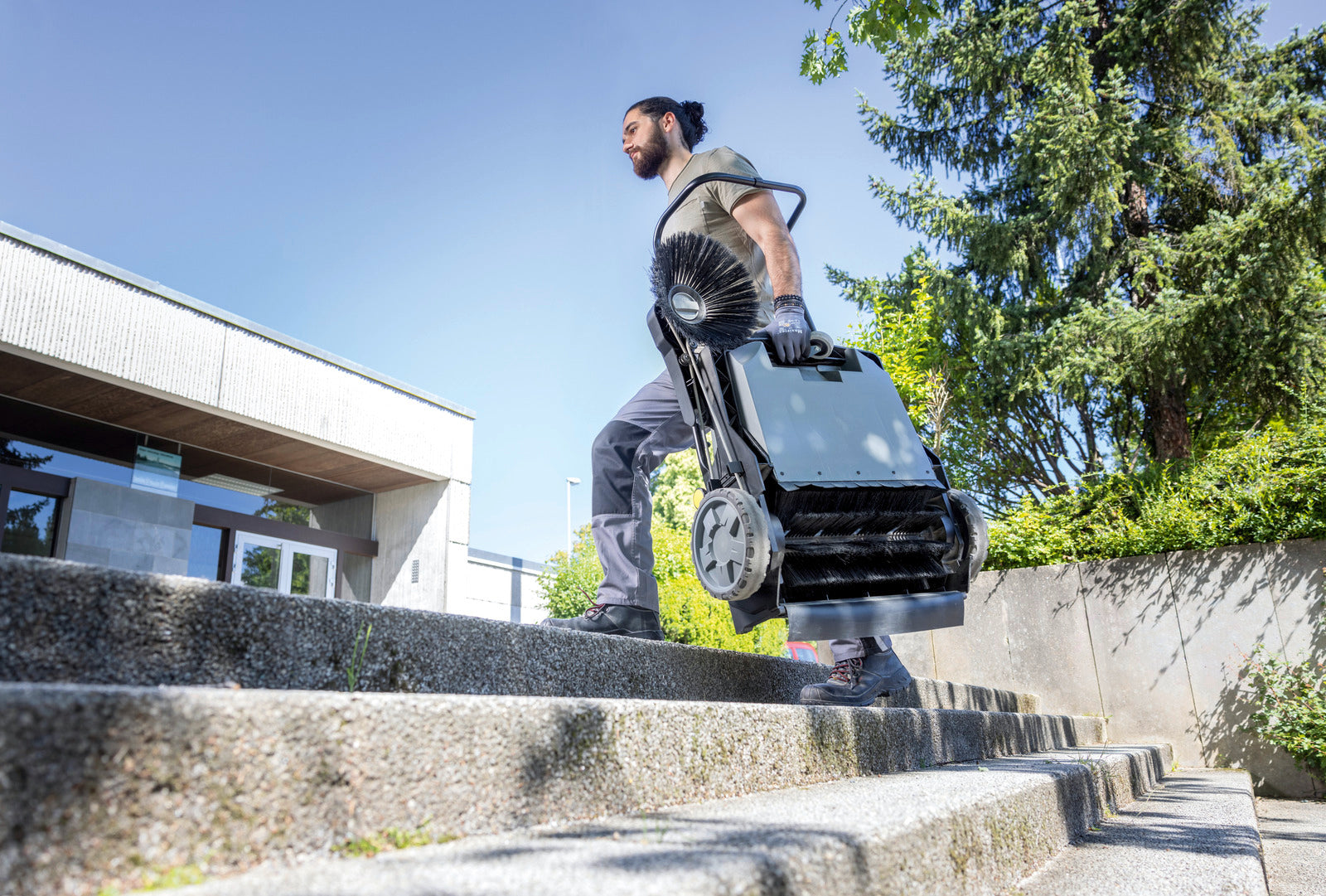 KaercherKM7015CClassicHandgefuehrteKehr-Kehrsaugmaschinen4