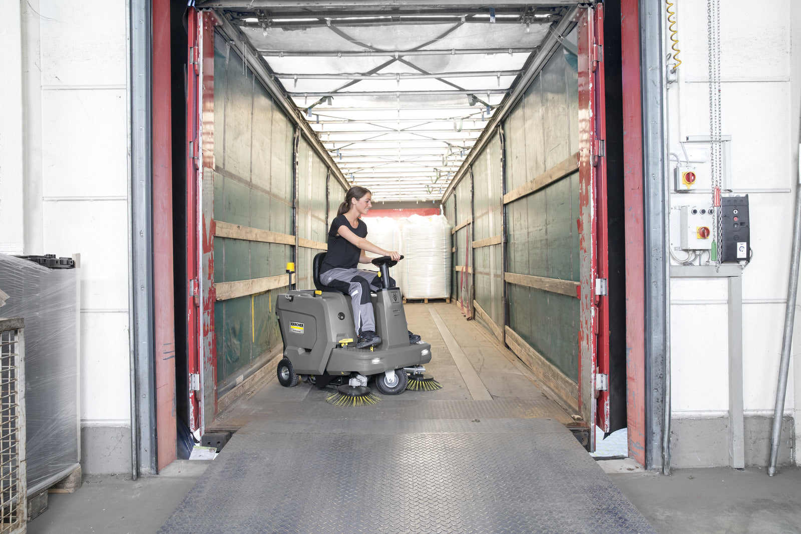 KaercherKM8550RBpPack80AhLi_FCAufsitz-Kehrsaugmaschinen7