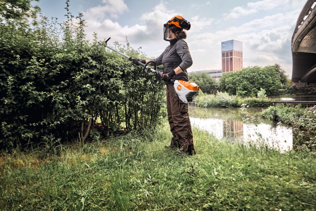 Stihl Akku-Heckenschneider HLA 140 B ohne Akku und Ladegerät