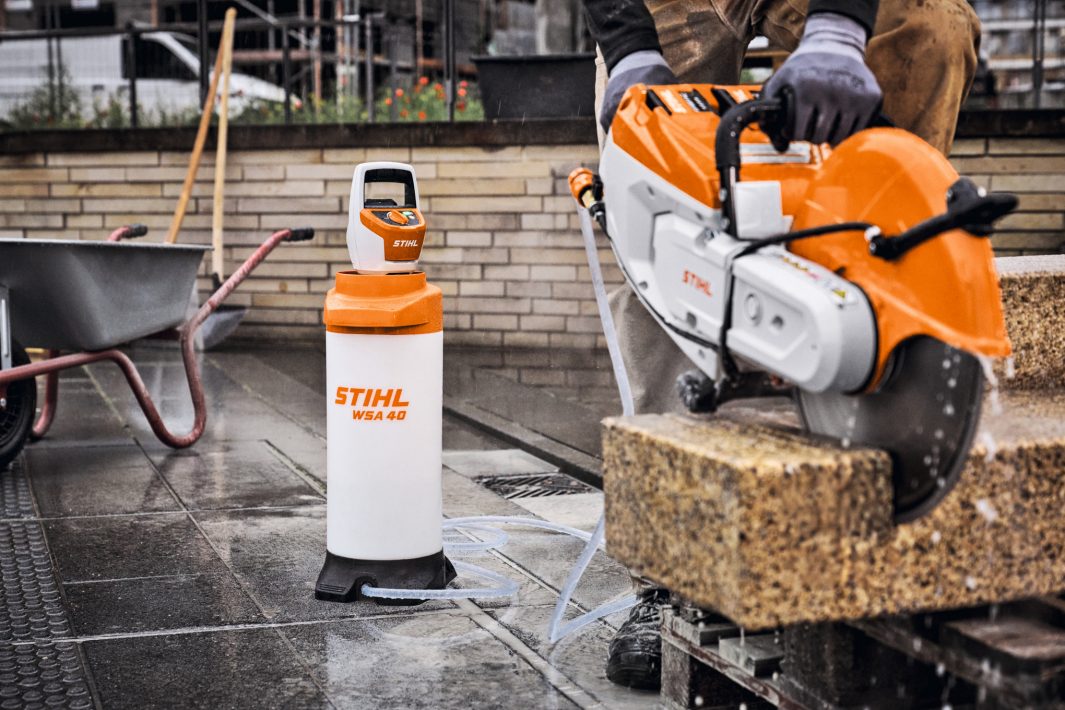 Stihl WSA 40 Akku-Wasserbehälter mit Akku AS 2 und Ladegerät AL 1