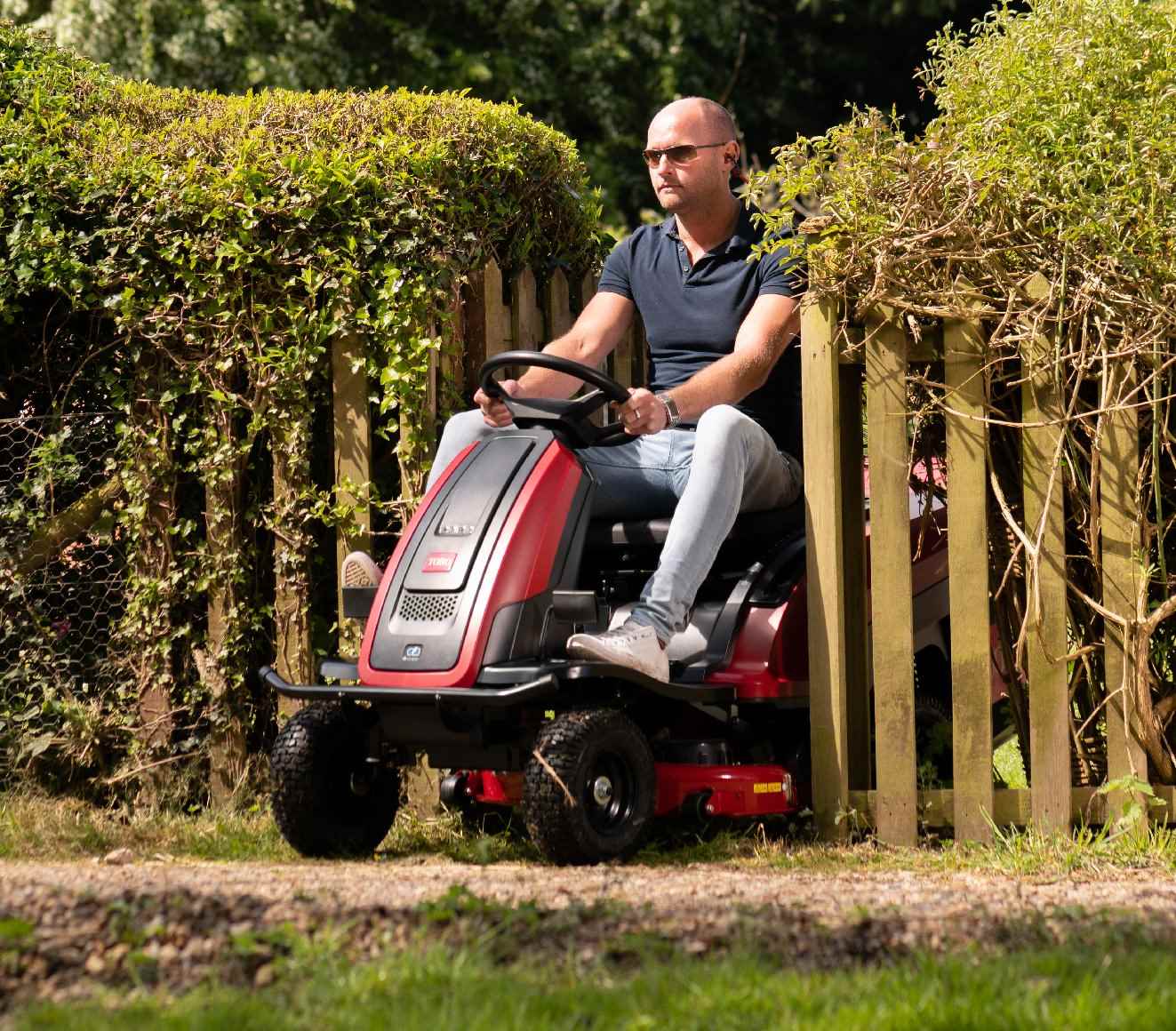 Toro Akku-Rasentraktor eS3200DC - Modell 2025